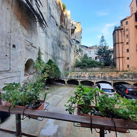 La Casa Nella Roccia Apartment Napoli Exterior foto