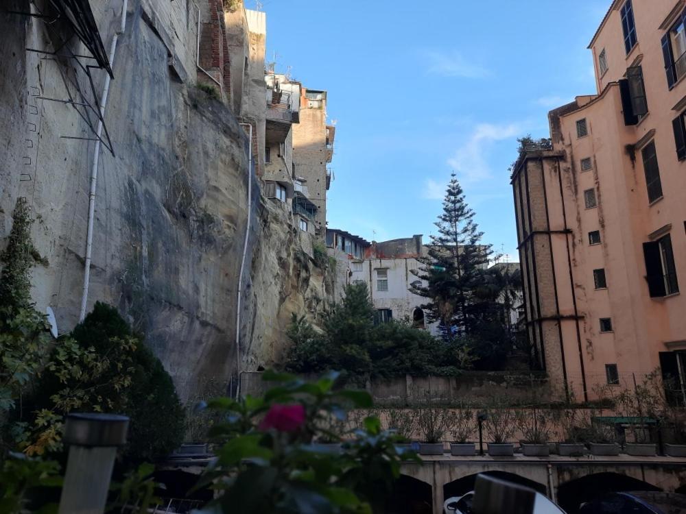 La Casa Nella Roccia Apartment Napoli Exterior foto