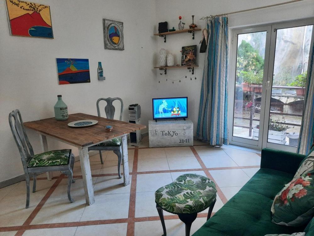 La Casa Nella Roccia Apartment Napoli Exterior foto