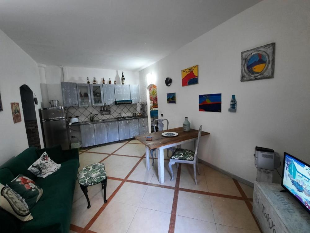 La Casa Nella Roccia Apartment Napoli Exterior foto
