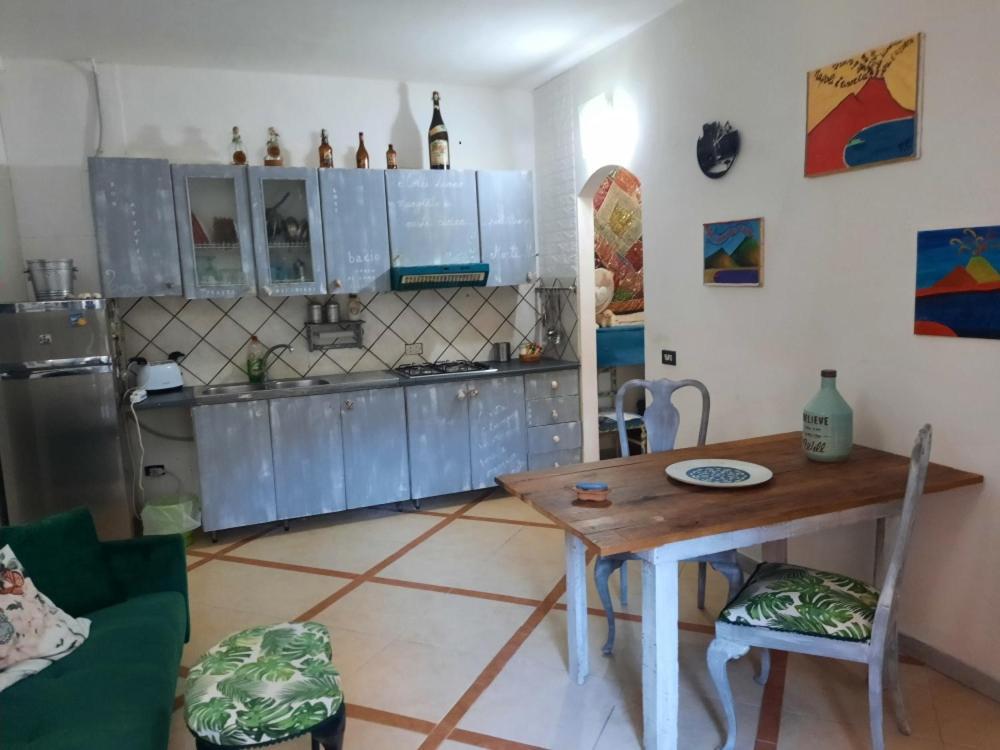 La Casa Nella Roccia Apartment Napoli Exterior foto